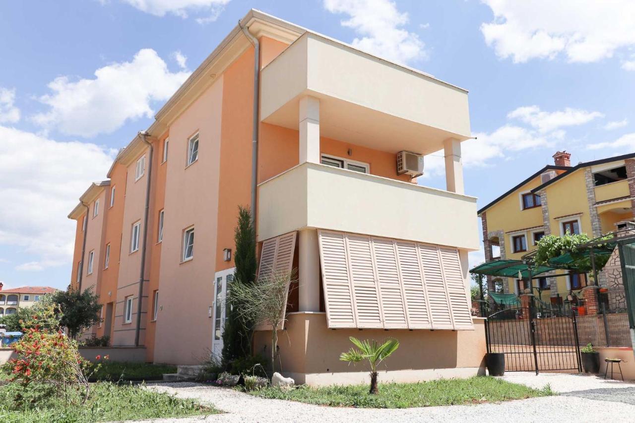 Sunshine Apartments Funtana With Balcony And Sea View Εξωτερικό φωτογραφία