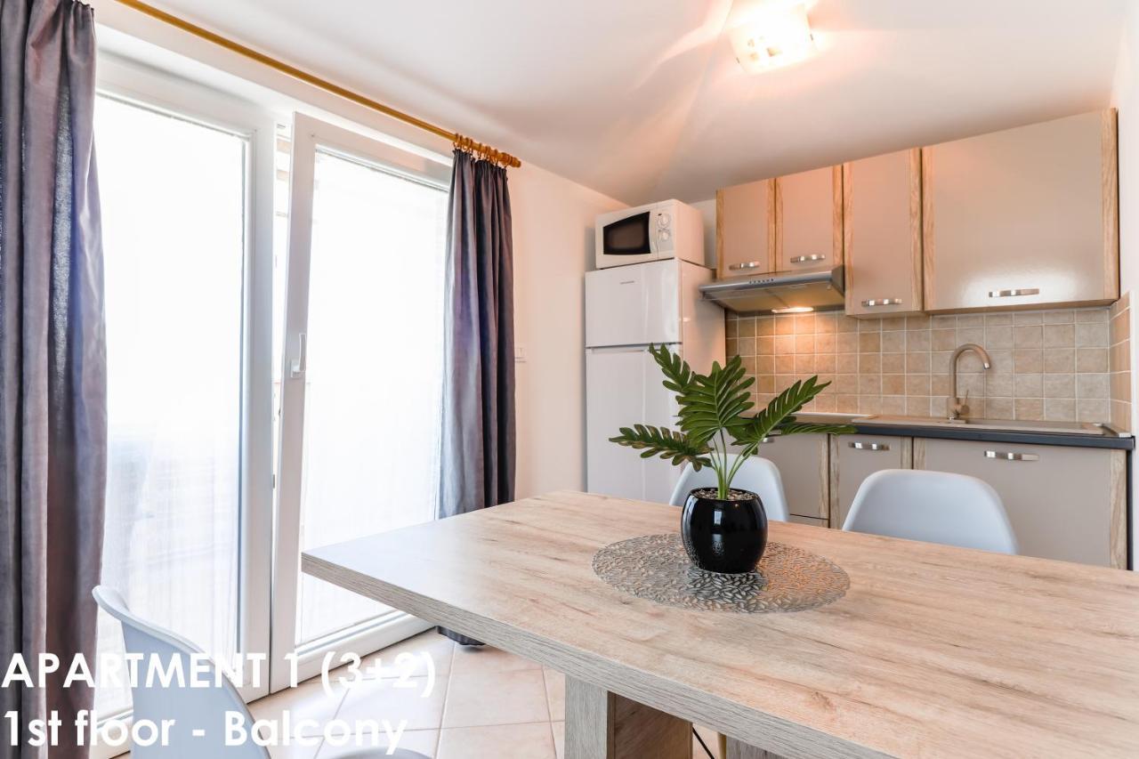 Sunshine Apartments Funtana With Balcony And Sea View Εξωτερικό φωτογραφία